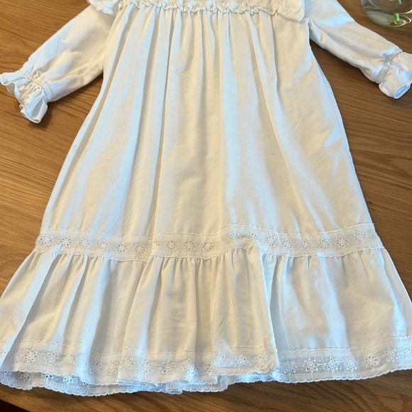 ONE CHILD beautiful high end  white boutique dress - Picture 3 of 5
